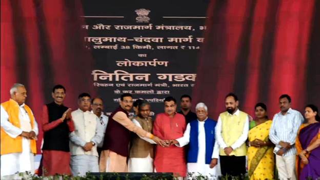 nitin-gadkari-laid-foundation-stone-of-4-projects-inaugurated-7-projects-at-garhwa-and-ranchi
