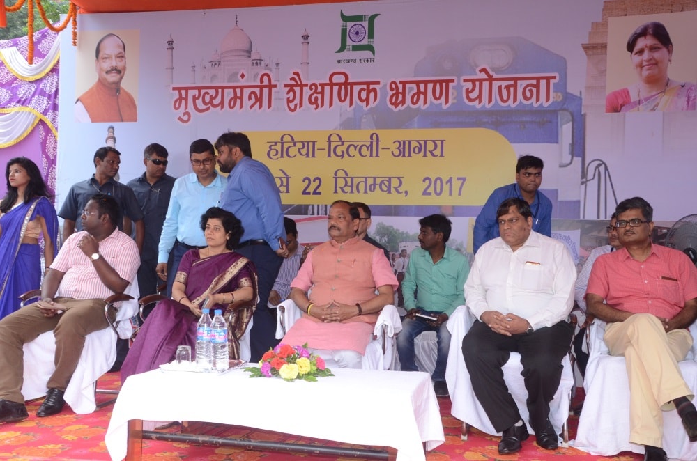 CM Raghubar Das launches Educational Tour Scheme for state run school students
