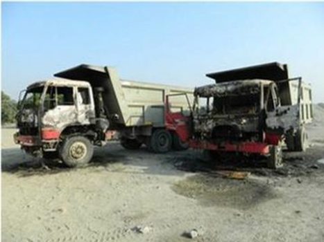 Maoists set ablaze 3 vehicles in West Singhbhum