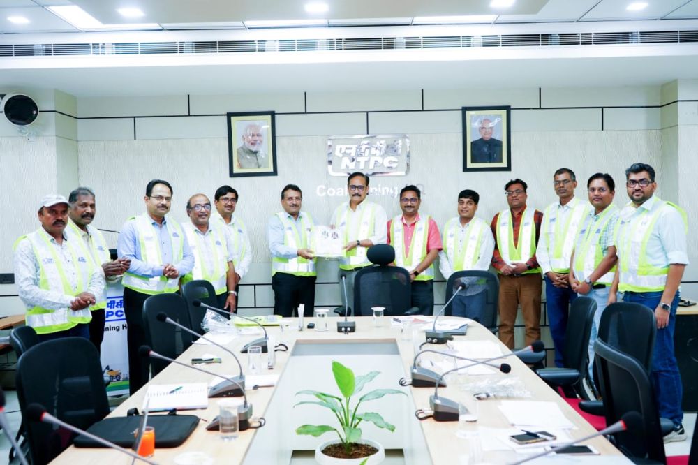 ntpc-adopts-safety-reflective-jackets-with-led-light-for-safe-coal-mining