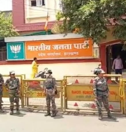 Congress - BJP workers clash over dismissal demand of Dharmendra Pradhan in Ranchi 