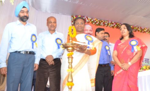 Governor Draupadi Murmu attends â€˜Mobile-Courtâ€™,awareness drive for persons with disability