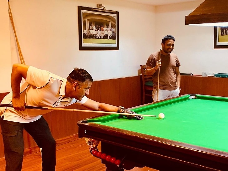 Cricket over,M.S Dhoni sweats out in Gym,plays Billiards,Golf,Football