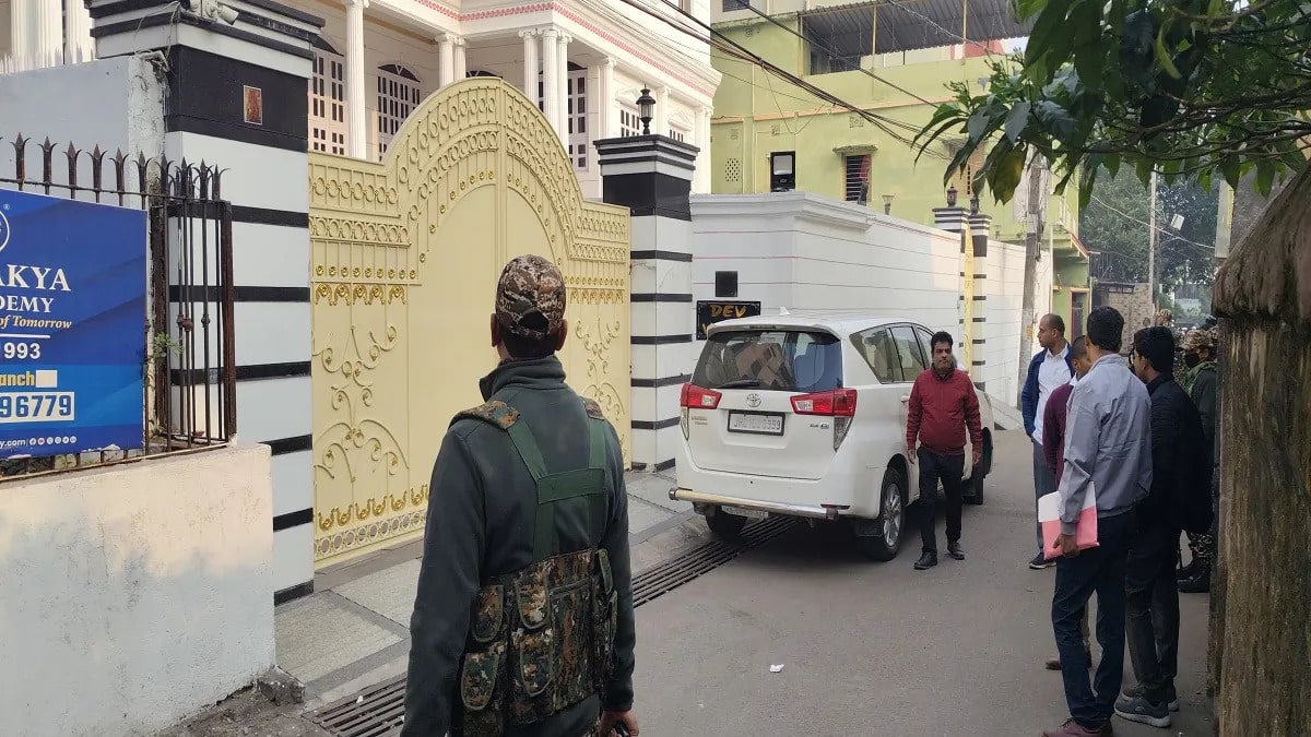 before-launching-raid-ed-sleuths-confront-dogs-at-bccl-contractors-premise-in-dhanbad