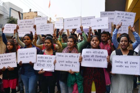 Students block road,protest against girl's rape & murder in Ranchi