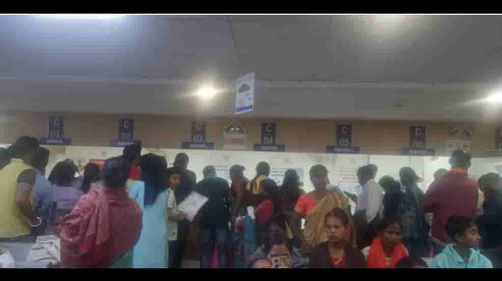Whither Digital India! Long Queues Still Begin in Ranchi at Dawn to Update Aadhaar Data 