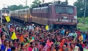 passengers-suffer-as-kurmi-agitators-block-tracks-affecting-train-traffic-in-wb-bihar-and-jharkhand