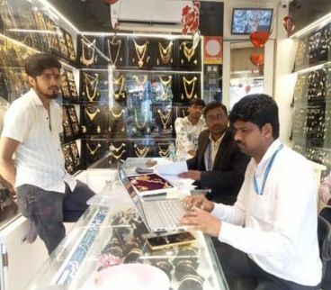 Shopkeepers, traders, shoppers shine,celebrate the golden glow of Dhanteras in Jharkhand 