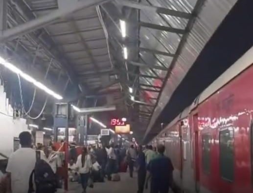 Railway stations in Bihar, U.P and Jharkhand echoing with melodies of Chhath songs 