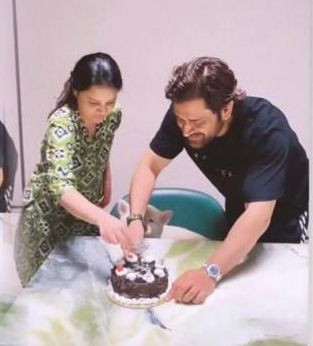 MS Dhoni And His Wife Sakshi Singh completes 16th Rosy 'Married Life'