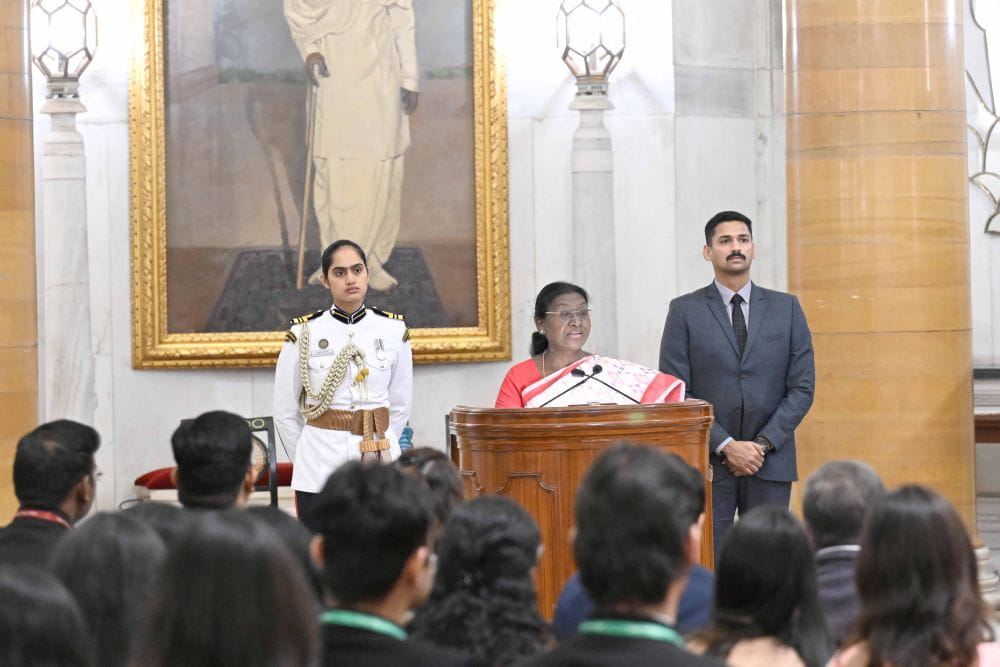 blend-compassion-with-rationality-work-for-the-marginalised-sections-of-society-president-tells-2024-batch-ias-officers