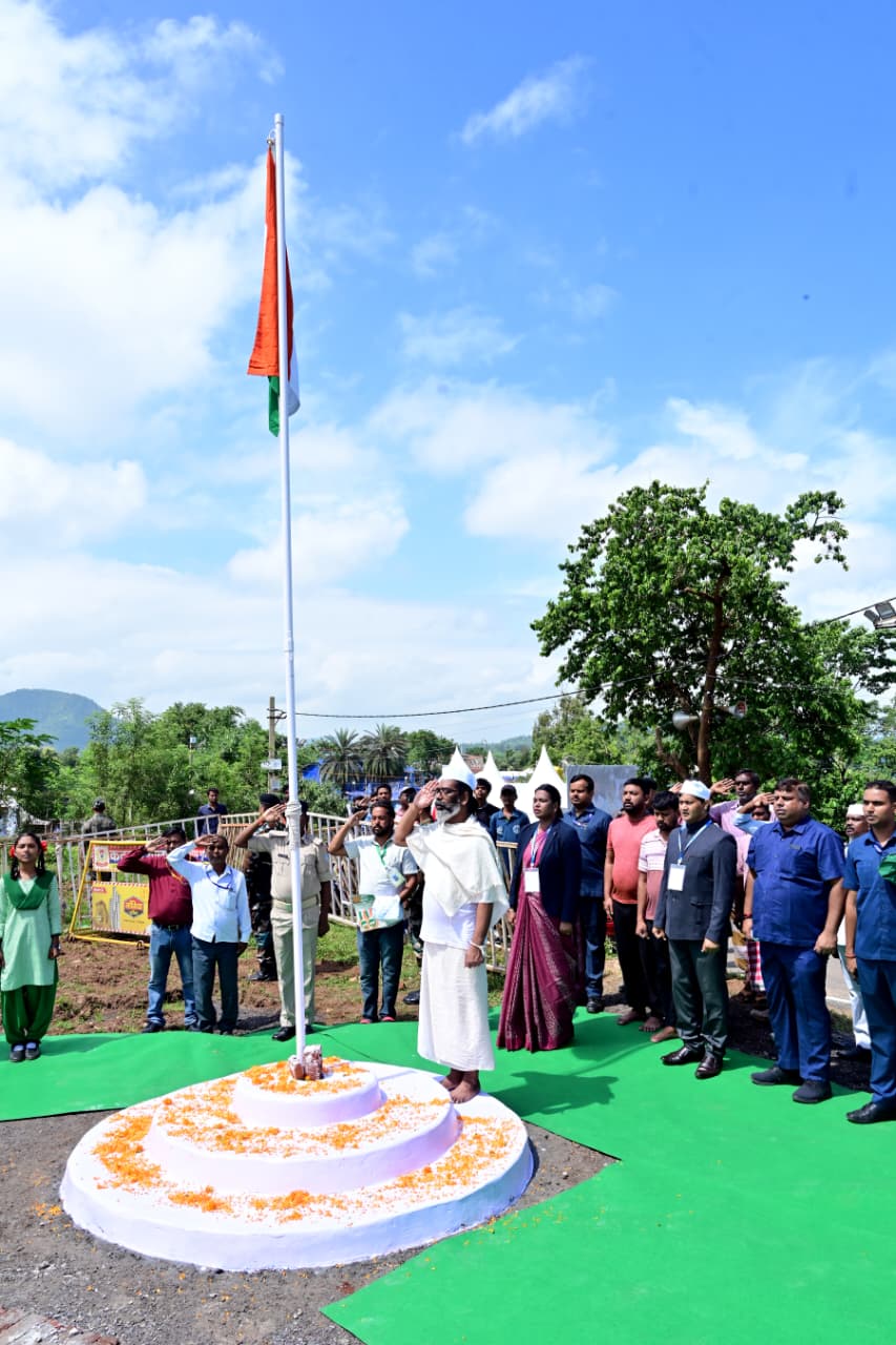 79th Independence Day 2025:  CM Hemant Soren unfurled Tricolour at Nemra,wearing tailor -free attire & sandle