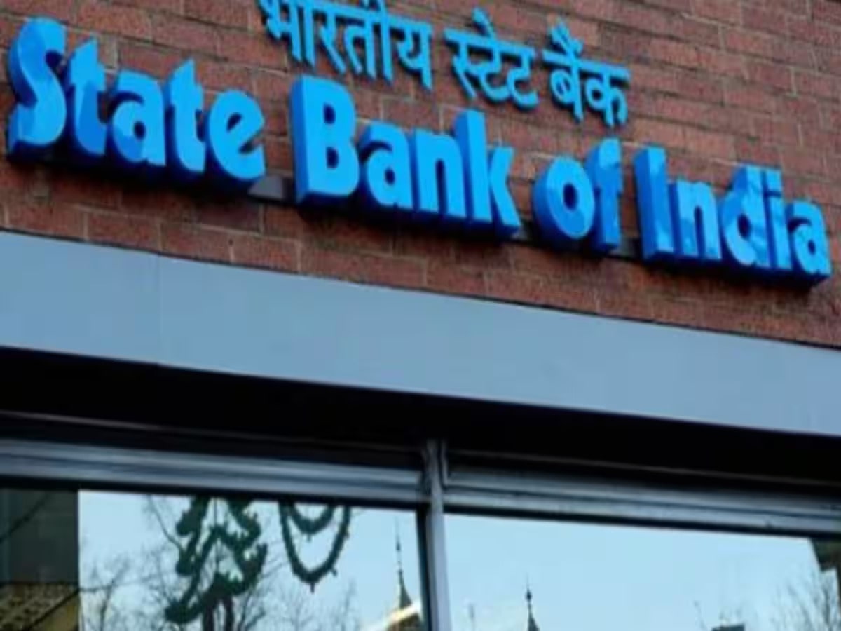 Fear grips bankers as robbers loot SBI, open fire, escape in Dhanbad 