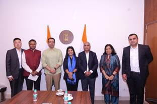 breaking-news-centre-launched-a-nationwide-cloud-and-ai-skilling-initiative-in-league-with-amazon