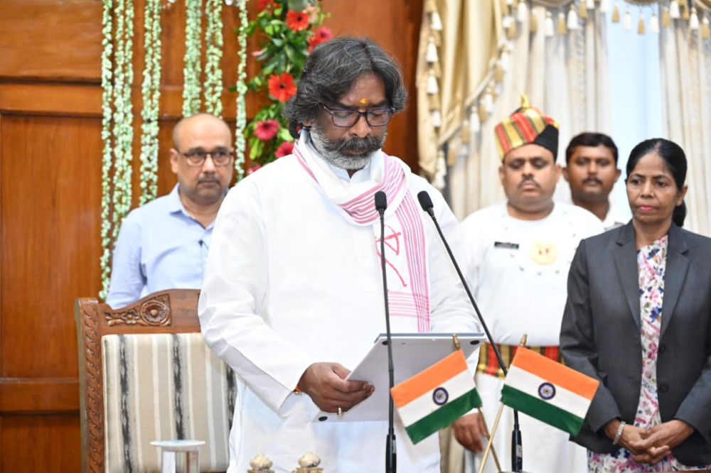 first-move-of-hemant-soren-government-3-avinash-kumar-appointed-additional-chief-secretary-to-cm