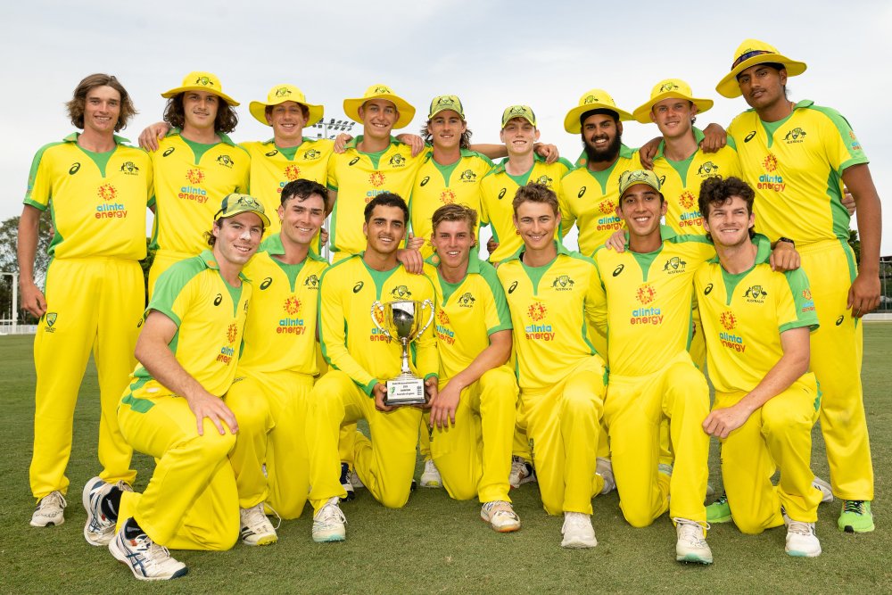 What made Australia beat Sri lanka by five wickets to stay alive in the World Cup ?