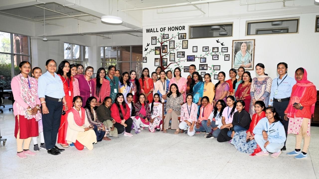 good-news-a-group-of-women-empower-scores-of-women-inside-the-company-orient-craft-in-jharkhand