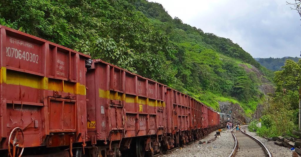 indian-railways-achieves-758-20-mt-freight-loading-in-first-two-quarters-of-2023