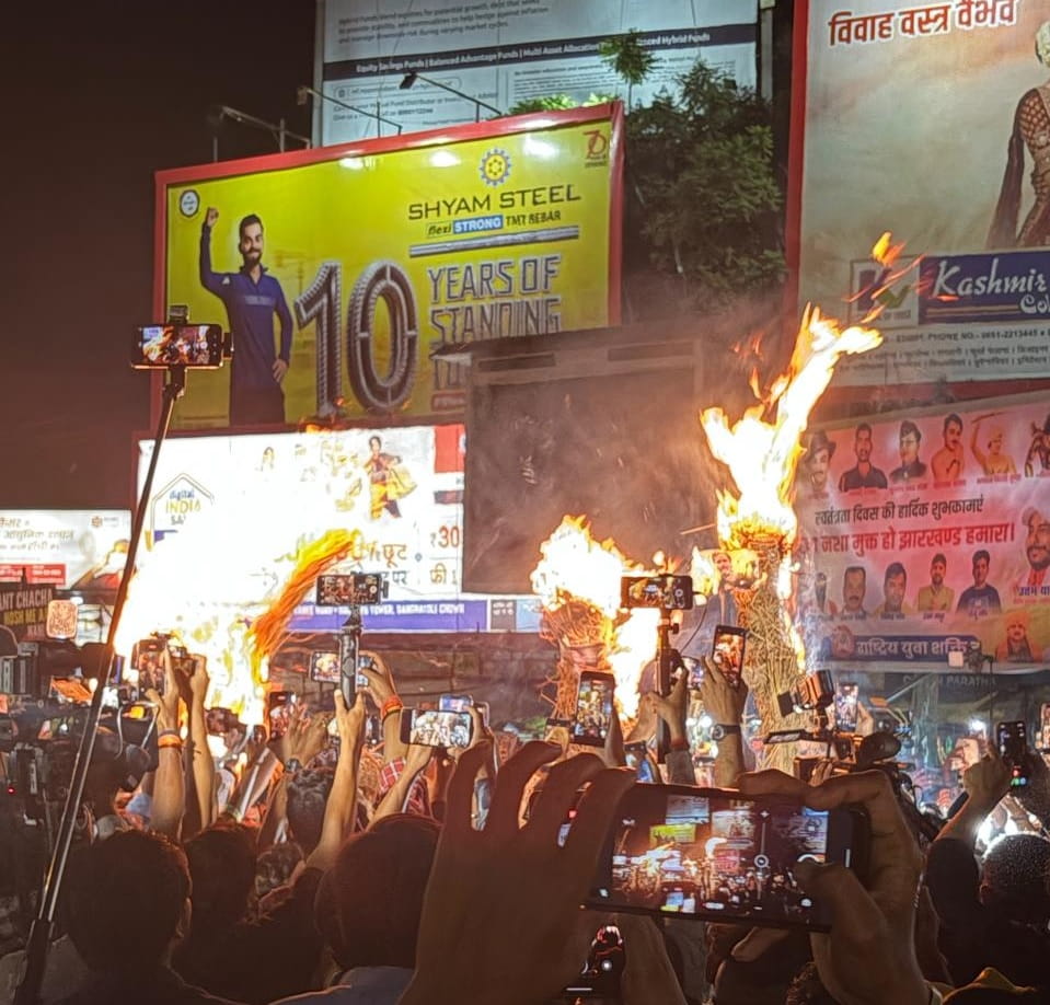 Jharkhand exam stir: Students burnt effigies of Hemant Soren, Rahul Gandhi and Tejaswi Yadav 
