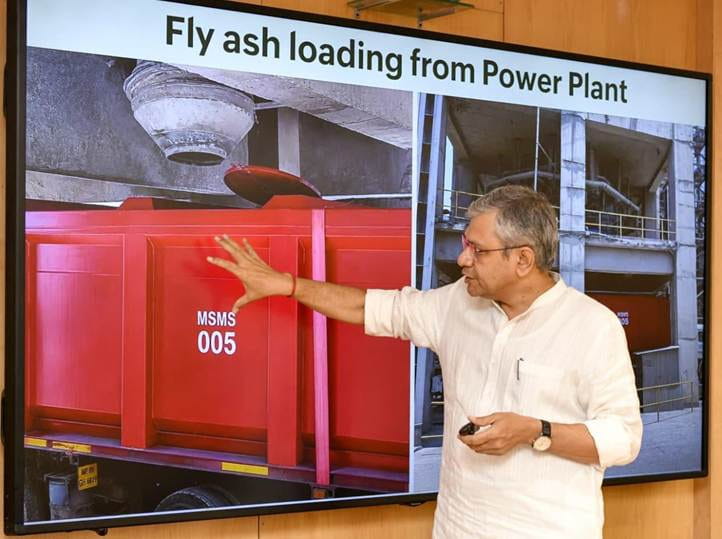 Breaking News : Indian Railways introduced a new containerised transportation system for Fly Ash
