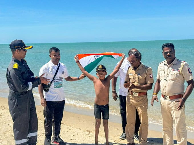 Ranchi boy completed nearly 29-kilometre sea swim between Sri Lanka and India,and set a world record