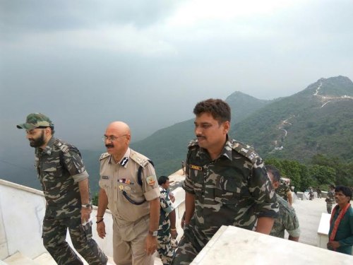 DGP takes stock of anti-Maoist operation at Parasnath Hill
