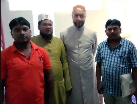 Owaisi meets wife,uncle of mob lynching victim Tabrez in Ranchi