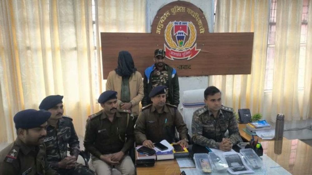 Fake Indian Civil Service officer impostor arrested by cops in Palamau 