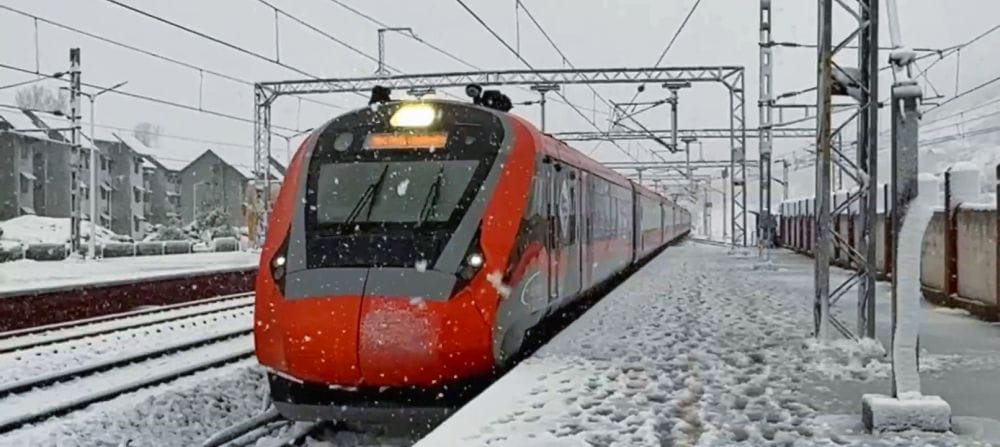 jammu-srinagar-vande-bharat-express-hit-a-record-45000-passengers-in-first-10-days-of-its-run