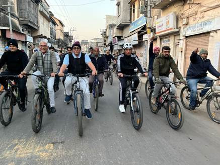 Army jawans cycled from Major Dhyan Chand National Stadium to Vijay Chowk via Kartavya Path 