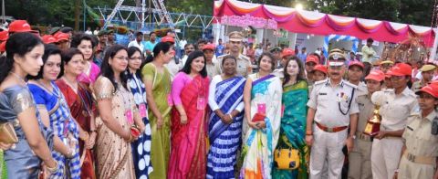 Governor kick starts IPSOWA Jharkhandâ€™s Diwali Mela 2016