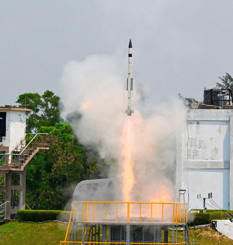 DRDO & Indian Navy successfully flight-test indigenously-developed Short-Range Surface-to-Air Missile