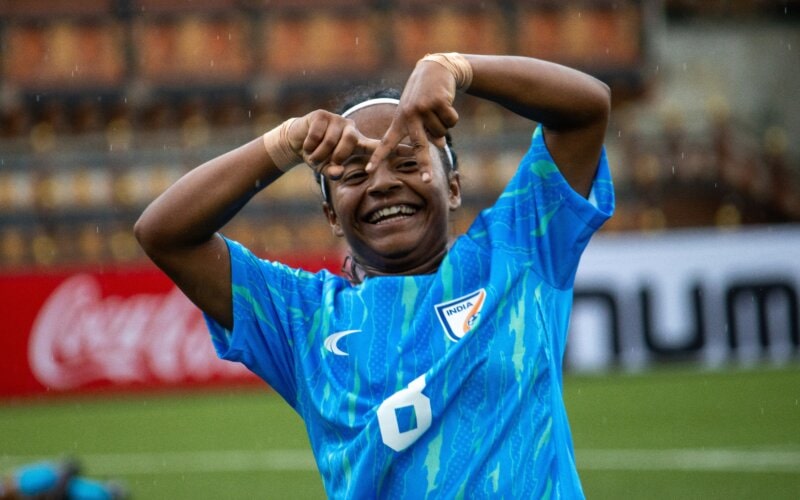 Jharkhand star 14-year old star Footballer, Anushka Kumari gets Rashtriya Bal Puraskar