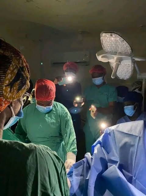 jharkhand-doctor-suspended-after-a-woman-new-born-died-during-delivery-under-mobile-flashlights