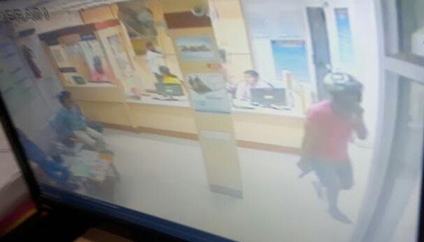 Gunmen loot Rs 7.65 lakh from Bank in Ranchi