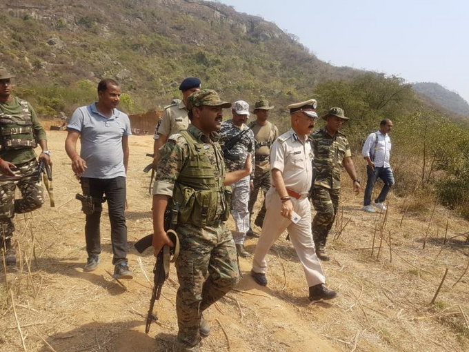 DGP DK Pandey lands at Maoist hit Pithora,interacts with villagers