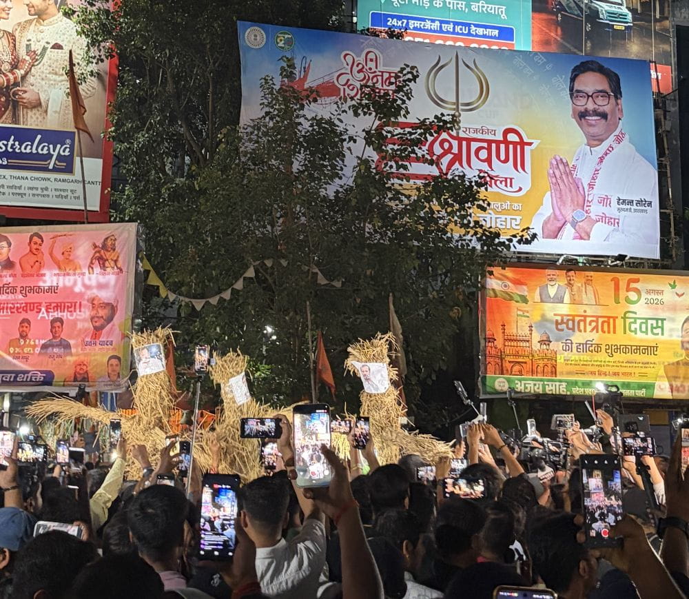 student-protesters-back-on-the-streets-set-to-burn-cm-sorens-effigy-blaming-him-of-deceit