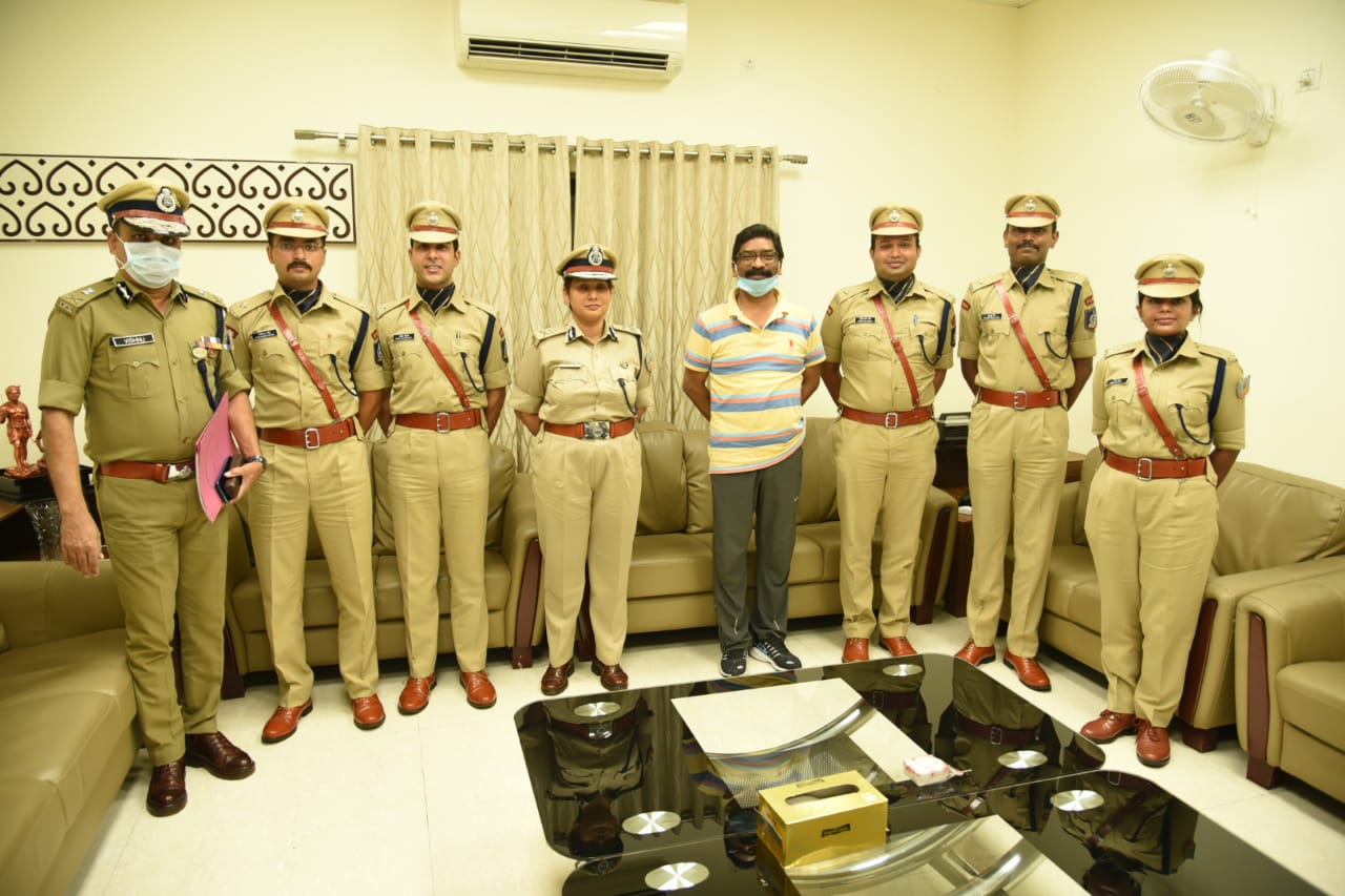 Be sensitive to job responsibilities, CM tells five IPS(Trainee) officers