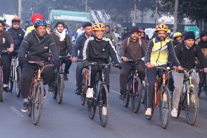 young-leaders-across-the-country-participated-in-the-fit-indias-fitness-movement-sundays-on-cycle