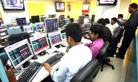 Sensex flies high,Nifty reclaims high level