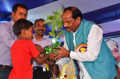 Green drive launched,CM plants 75,000 saplings in Patratu