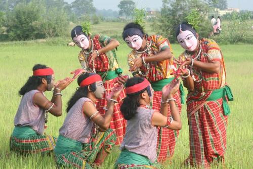 400 Chhau dancers rock Saraikela-Kharsawan