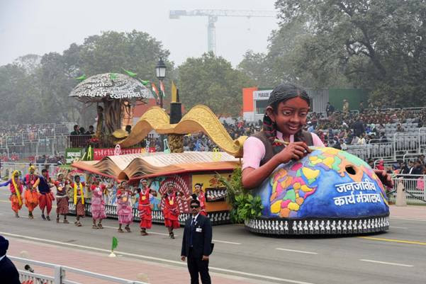 tribal-heritage-showcased-by-a-tableau-at-the-republic-day-parade-highlighted-education-of-st-students-in-india