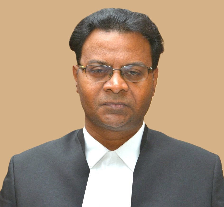 Farewell function held in honour of a JNUite & Justice Ratnakar Bhengra inside Jharkhand High Court premise 