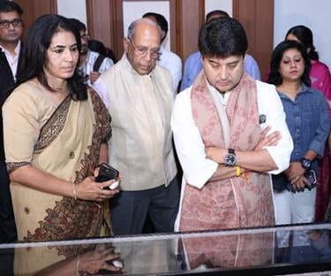 scindia-unveils-philatelic-exhibition-showcasing-indias-heritage-at-pradhanmantri-sangrahalaya