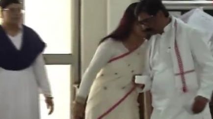 CM Hemant Soren sipped tea with BJP MLAs inside Jharkhand Assembly Cafeteria during voting for RS polls CM Hemant Soren sipped tea with BJP MLAs inside Jharkhand Assembly Cafeteria during voting for RS polls