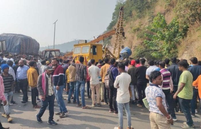 Ranchi - Ramgarh road jam cleared, hours after three vehicles collided resulting in death of three persons 