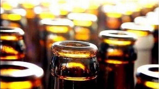 Jharkhand cops seized 1200 boxes of illicit liquor being smuggled from Bhutan to Goa