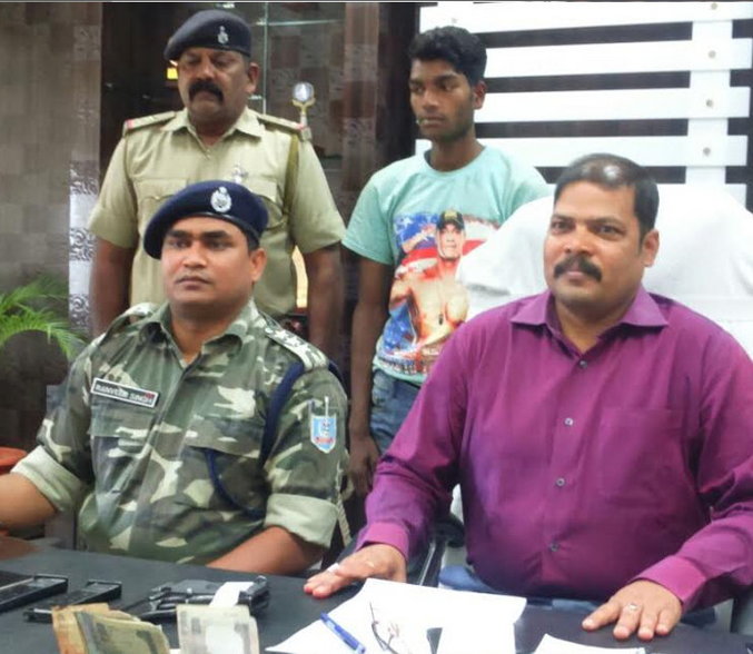 Maoist arrested,arms recovered from Wagon R car in Khunti