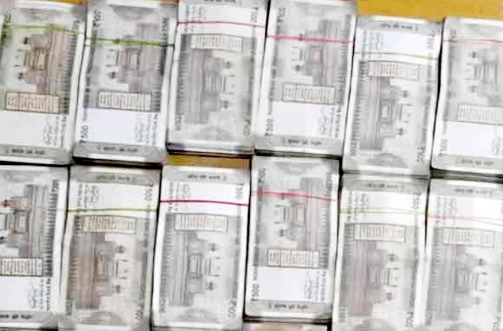 sst-recovered-rs-45-90-lakh-cash-from-a-vehicle-in-jharkhand